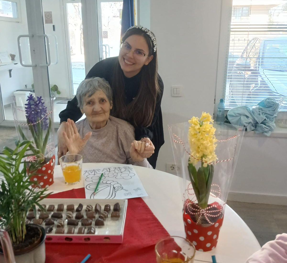 Read more about the article Creativitate și culoare: Ziua Femeii la Rezidența Bunicilor